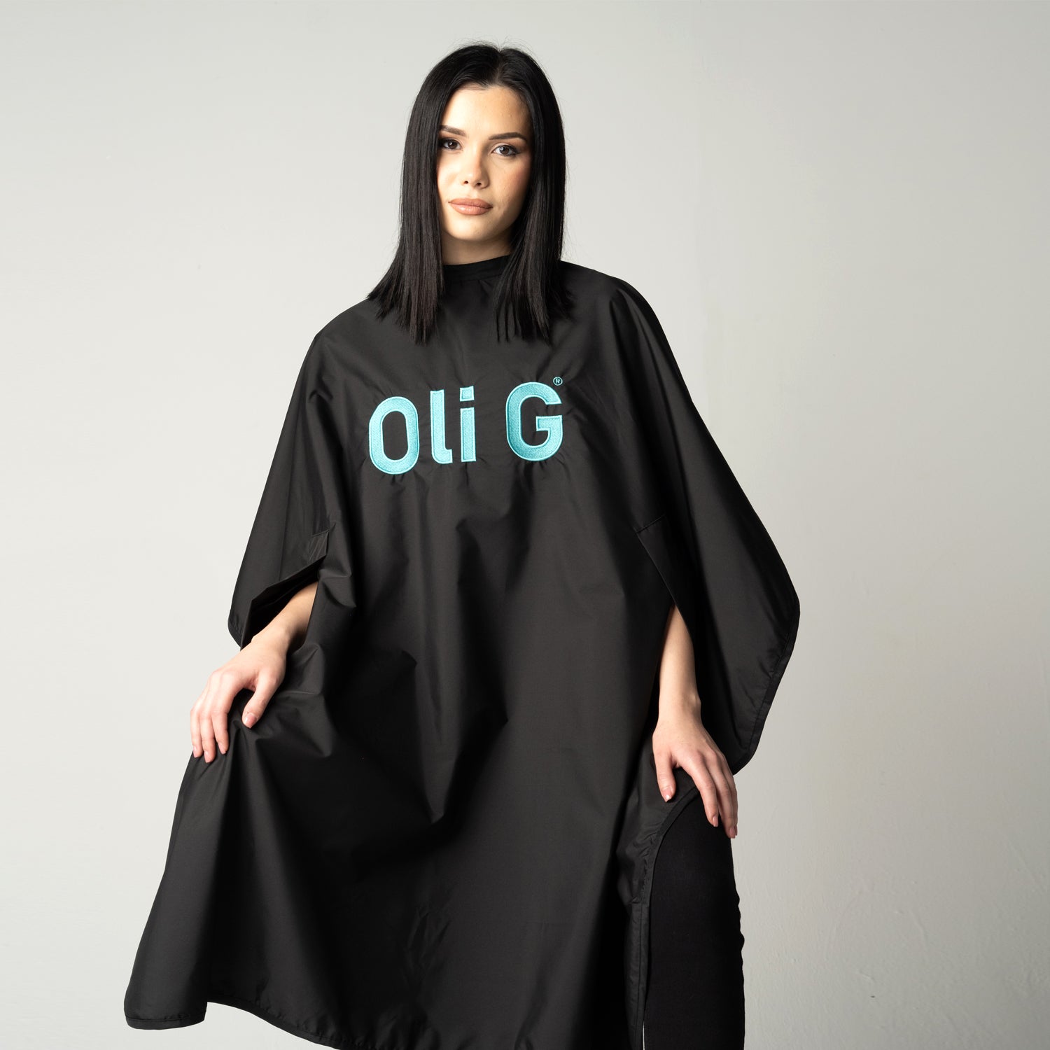 Oli G Professional Hands-Free  Bleach-Proof Salon Cape