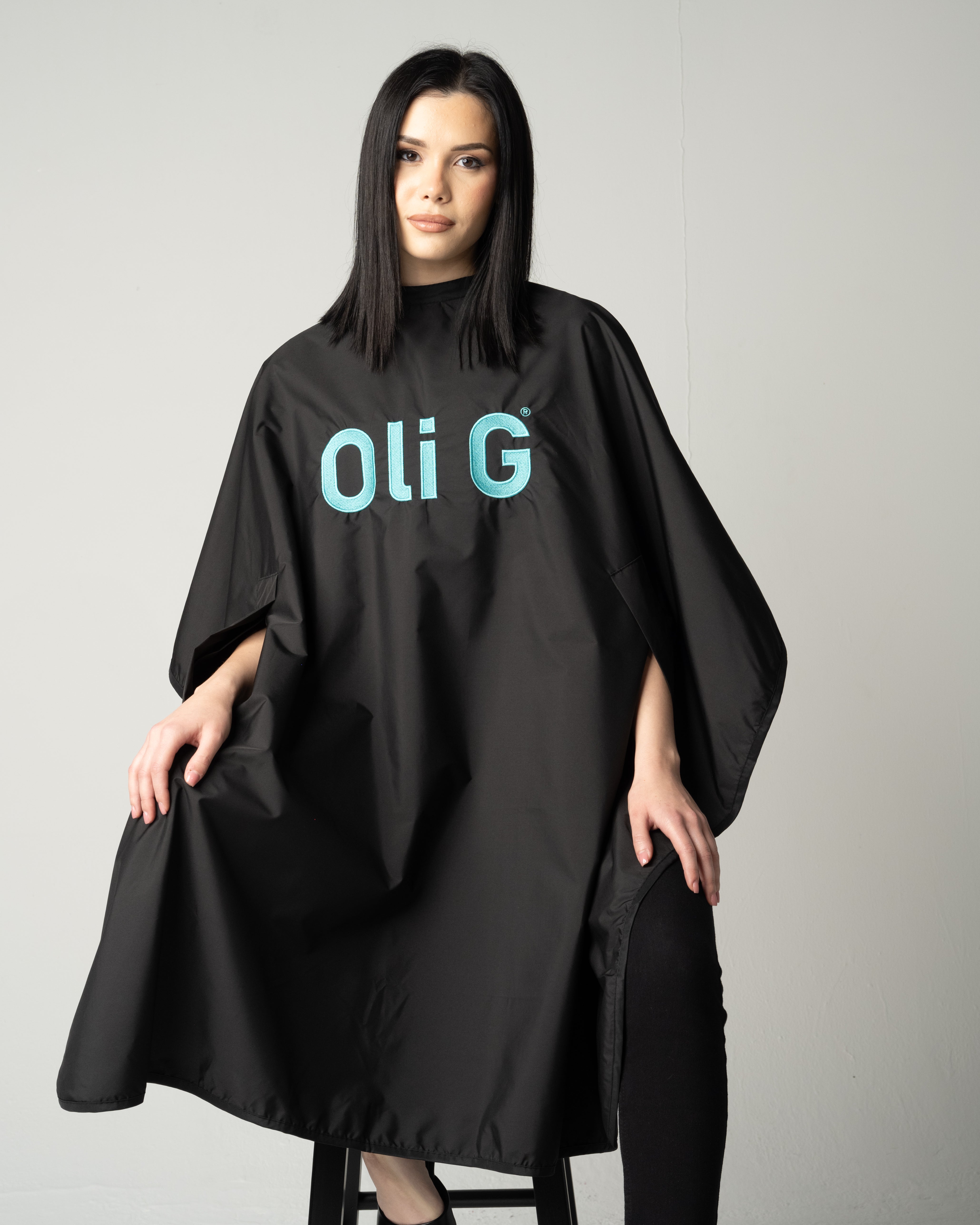 Oli G Professional Hands-Free  Bleach-Proof Salon Cape